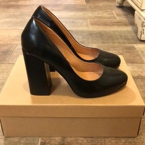 SOLD [URBAN OUTFITTERS] Block Heel Size 7